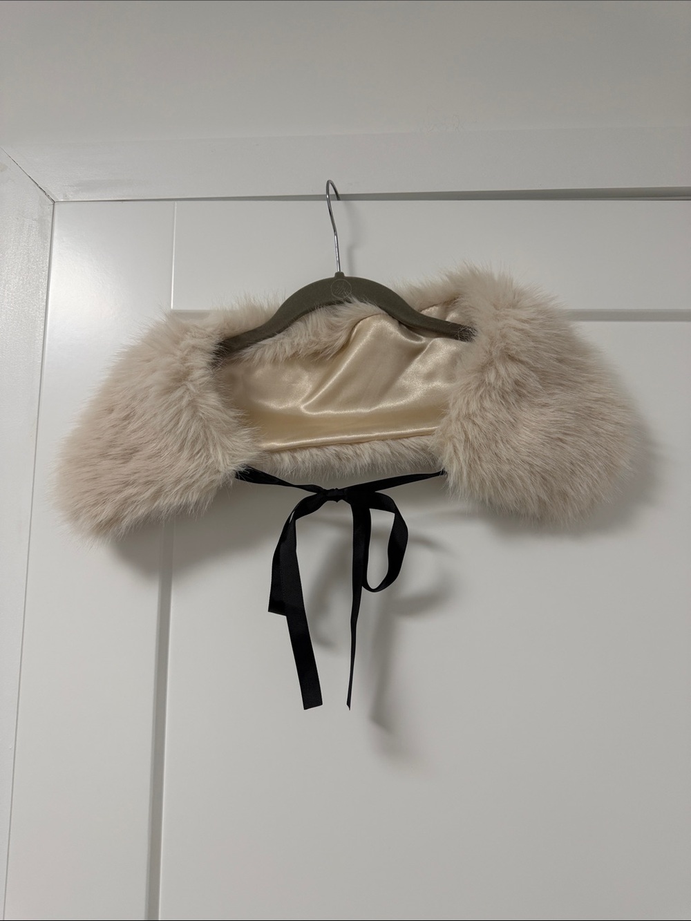 Ann Taylor Cream Faux Fur Collar with Black Ribbon Tie